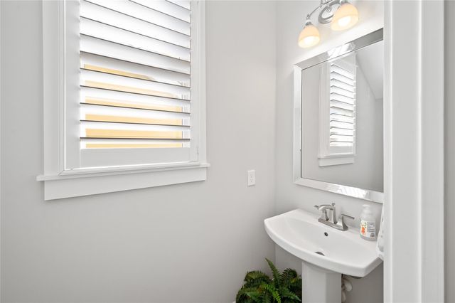 1003 E 25th Street, Houston, TX 77009