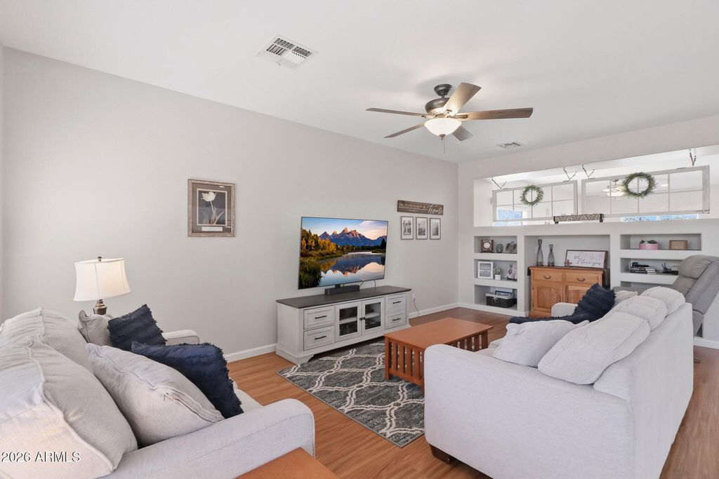 Image 12 of property listing at 12833 W FLOWER Street, Avondale, AZ 85392