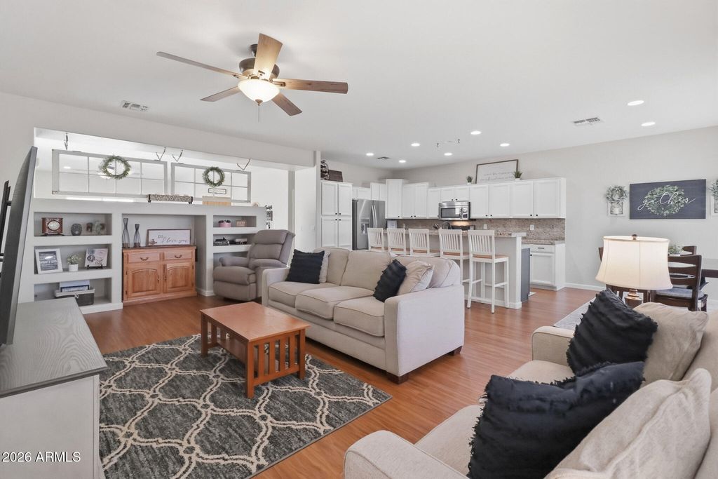 Image 13 of property listing at 12833 W FLOWER Street, Avondale, AZ 85392