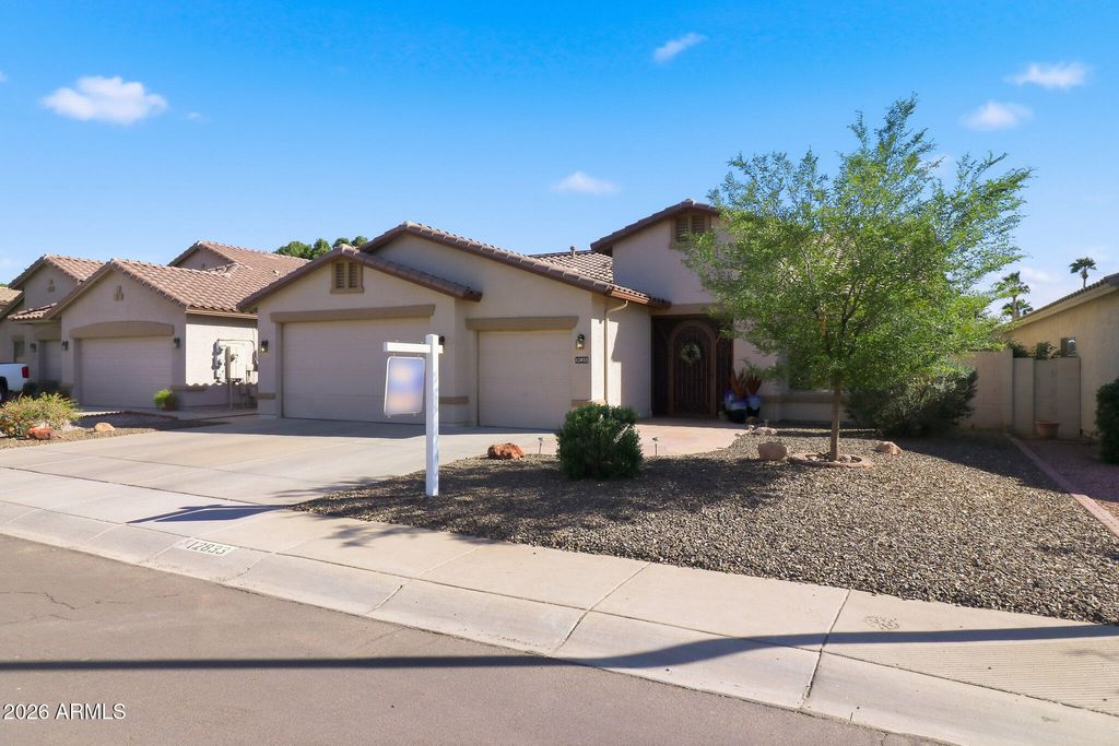 Image 3 of property listing at 12833 W FLOWER Street, Avondale, AZ 85392