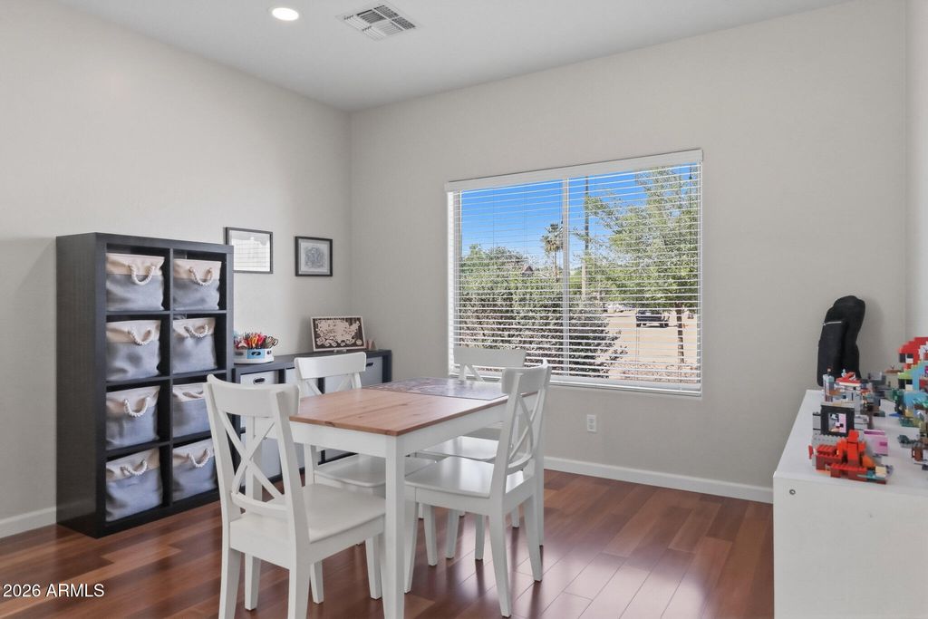 Image 8 of property listing at 12833 W FLOWER Street, Avondale, AZ 85392