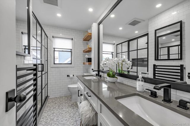 39 Warwick Place, Port Washington, NY 11050