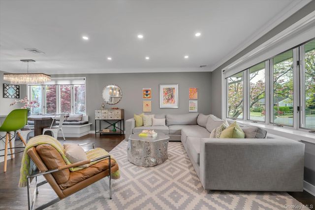 39 Warwick Place, Port Washington, NY 11050