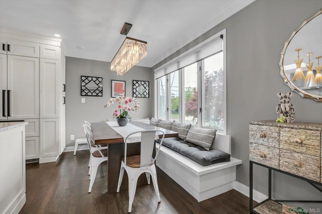 39 Warwick Place, Port Washington, NY 11050