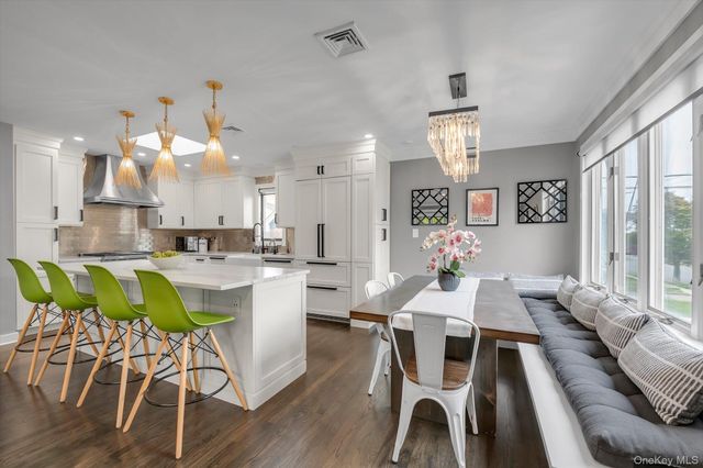 39 Warwick Place, Port Washington, NY 11050