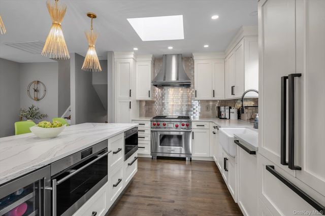 39 Warwick Place, Port Washington, NY 11050