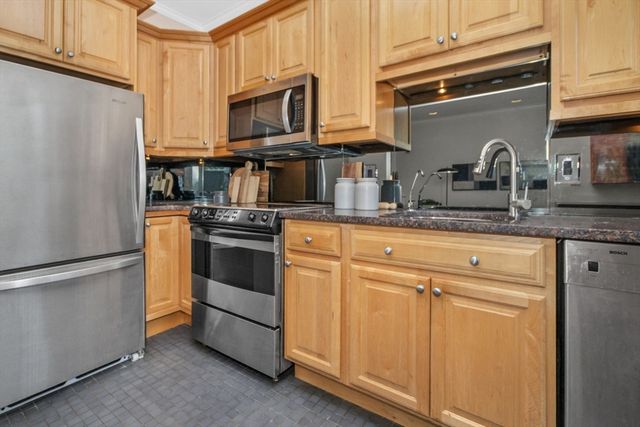 202 W Springfield St 4, Boston, MA 02118