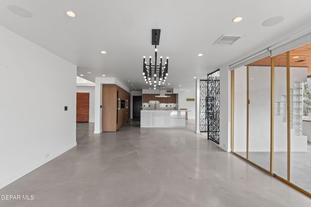 808 WINGFOOTE Road, El Paso, TX 79912