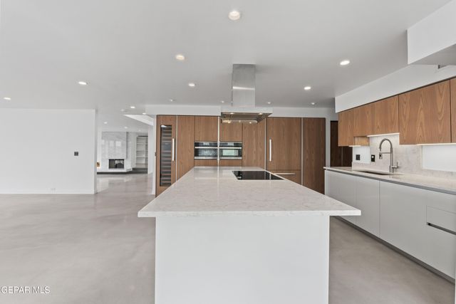 808 WINGFOOTE Road, El Paso, TX 79912