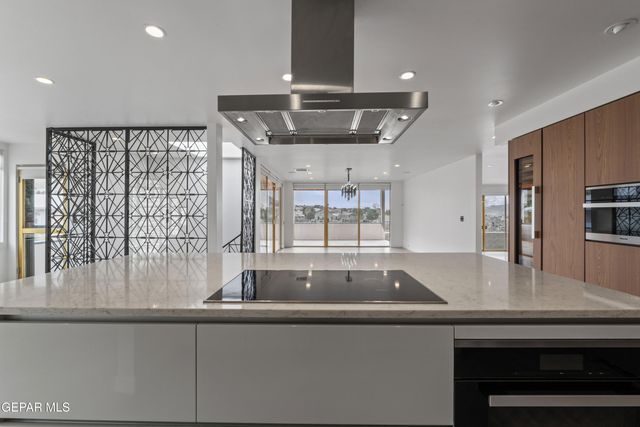 808 WINGFOOTE Road, El Paso, TX 79912