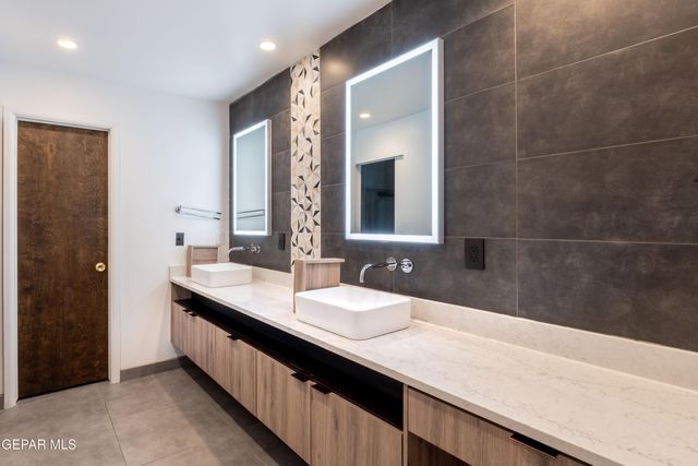 808 WINGFOOTE Road, El Paso, TX 79912