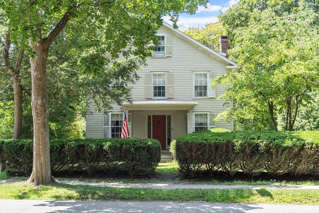 83 Monument St, Concord, MA 01742