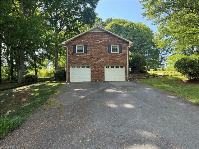 910 Forestglen Drive, Winston-salem, NC 27103