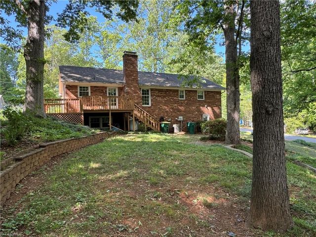 910 Forestglen Drive, Winston-salem, NC 27103