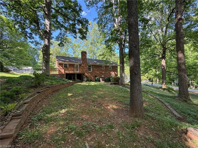 910 Forestglen Drive, Winston-salem, NC 27103