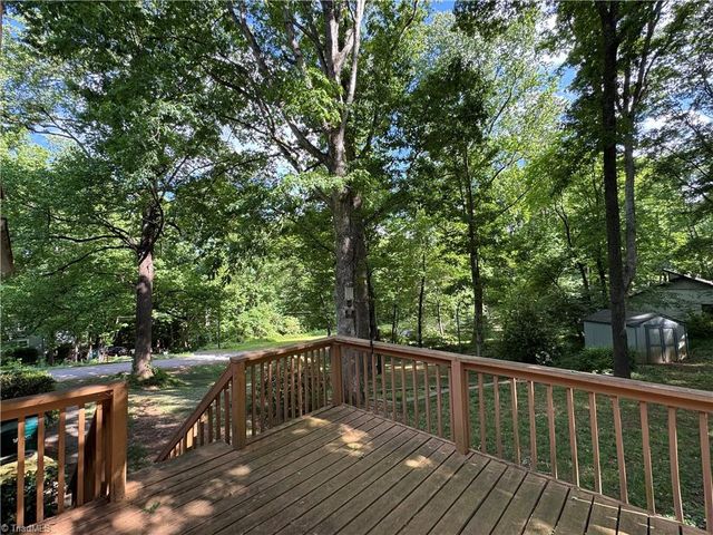 910 Forestglen Drive, Winston-salem, NC 27103