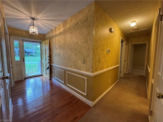 910 Forestglen Drive, Winston-salem, NC 27103
