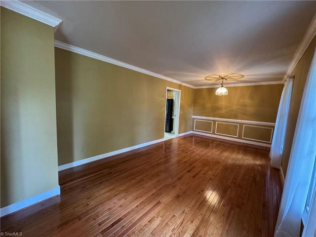 910 Forestglen Drive, Winston-salem, NC 27103