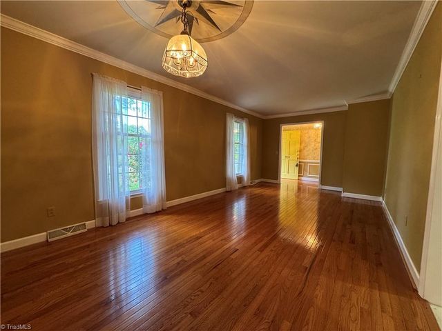 910 Forestglen Drive, Winston-salem, NC 27103