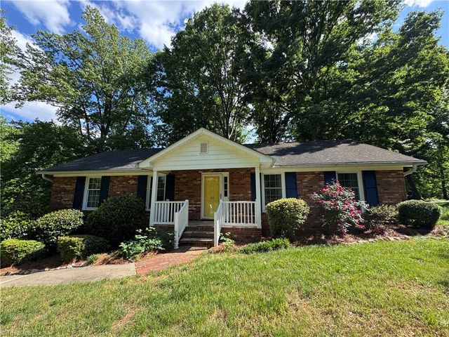 910 Forestglen Drive, Winston-salem, NC 27103