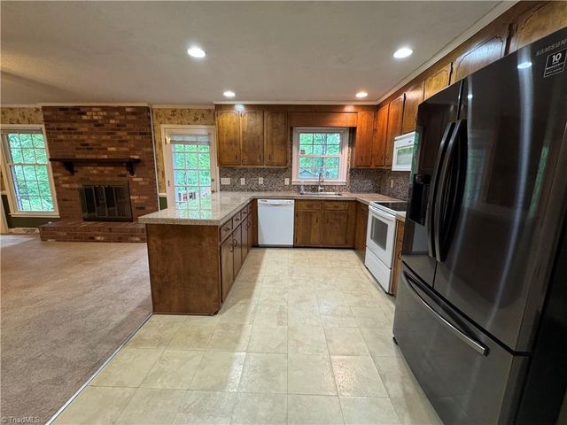 910 Forestglen Drive, Winston-salem, NC 27103
