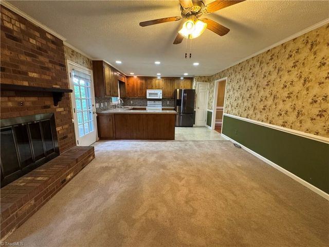 910 Forestglen Drive, Winston-salem, NC 27103