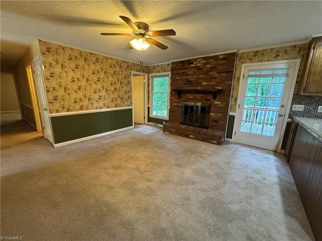 910 Forestglen Drive, Winston-salem, NC 27103