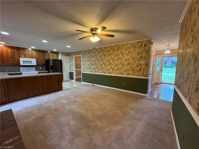 910 Forestglen Drive, Winston-salem, NC 27103