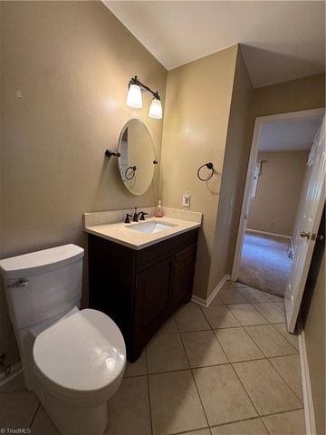 910 Forestglen Drive, Winston-salem, NC 27103