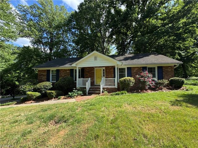910 Forestglen Drive, Winston-salem, NC 27103