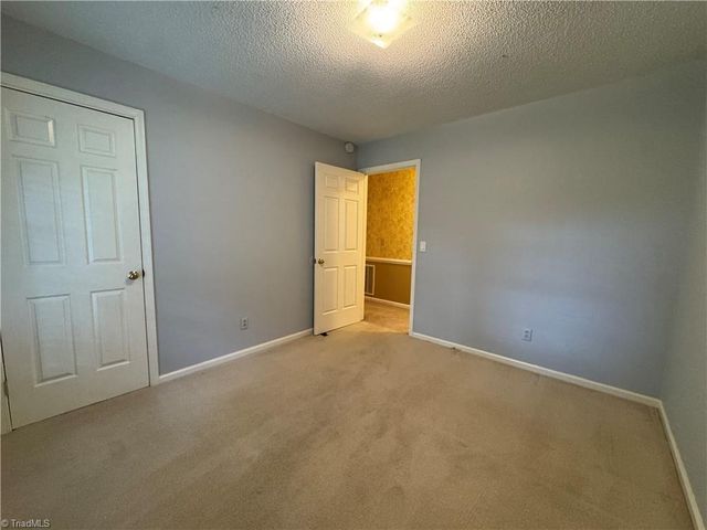 910 Forestglen Drive, Winston-salem, NC 27103