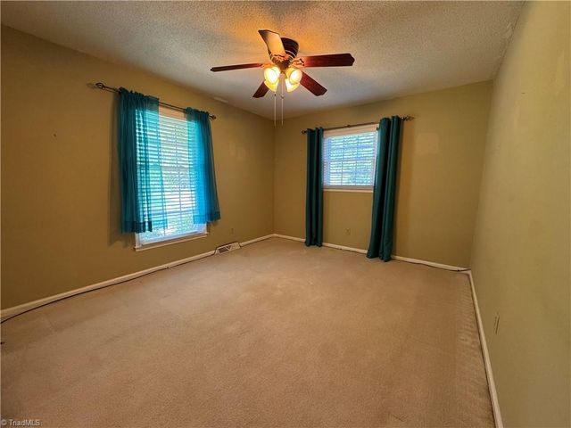 910 Forestglen Drive, Winston-salem, NC 27103