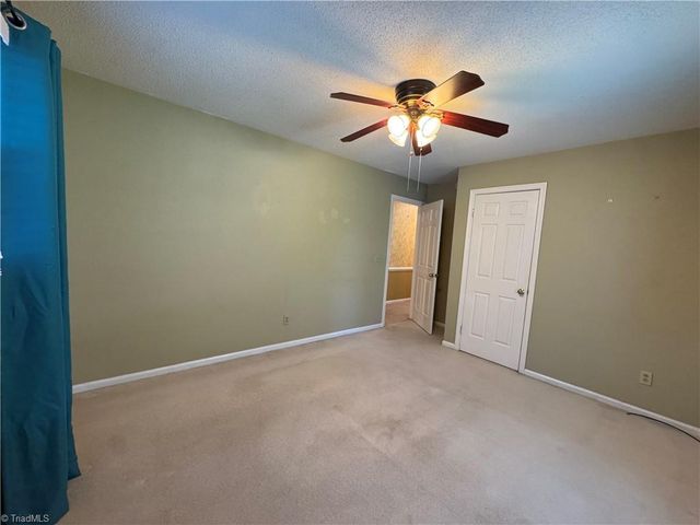910 Forestglen Drive, Winston-salem, NC 27103