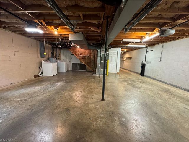 910 Forestglen Drive, Winston-salem, NC 27103