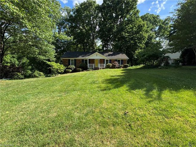 910 Forestglen Drive, Winston-salem, NC 27103