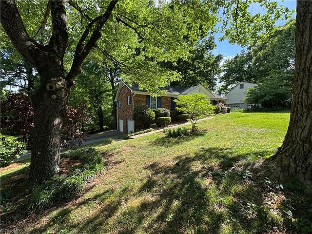 910 Forestglen Drive, Winston-salem, NC 27103