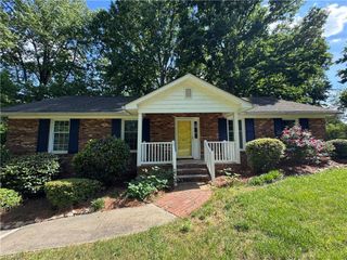 910 Forestglen Drive, Winston-salem, NC 27103