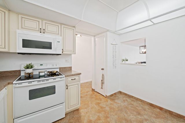 1050 Hillsboro Mile Unit 203w, Hillsboro Beach, FL 33062