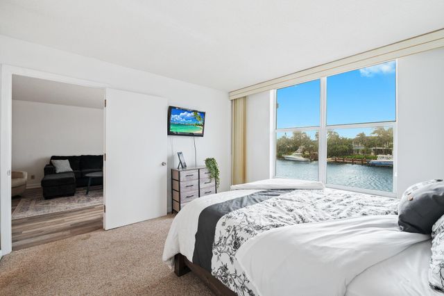 1050 Hillsboro Mile Unit 203w, Hillsboro Beach, FL 33062