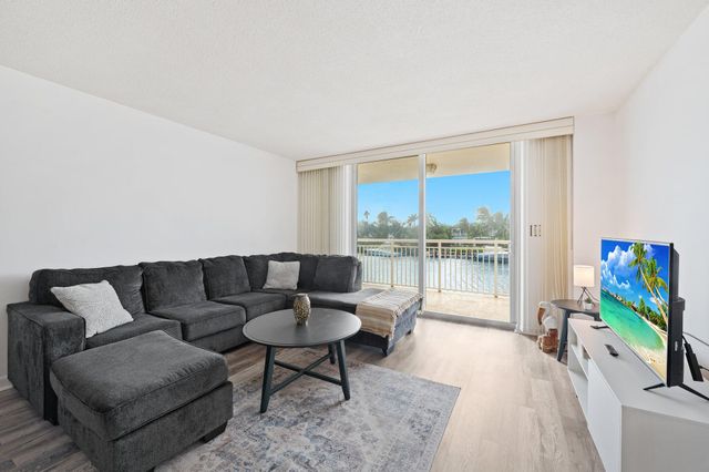 1050 Hillsboro Mile Unit 203w, Hillsboro Beach, FL 33062