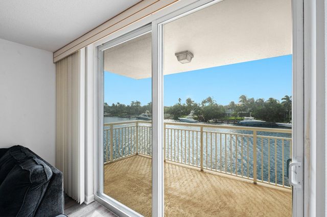 1050 Hillsboro Mile Unit 203w, Hillsboro Beach, FL 33062