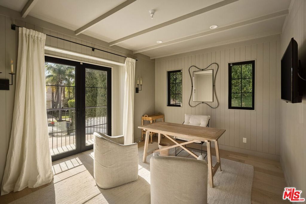 Image 13 of property listing at 131 S Saltair Avenue, Los Angeles, CA 90049