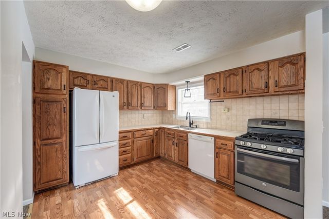 4132 Dennis Lane, Brunswick, OH 44212