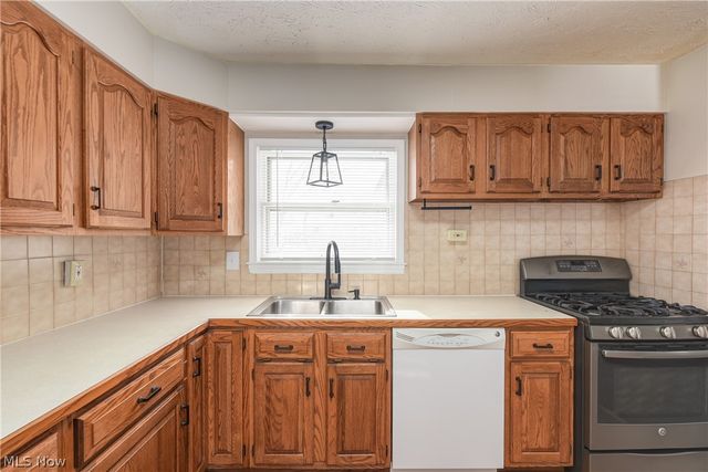 4132 Dennis Lane, Brunswick, OH 44212