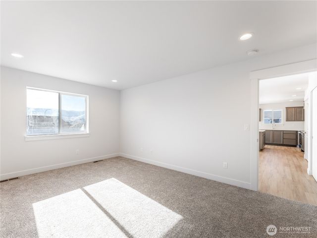 2480 Noah Street SE, East Wenatchee, WA 98802