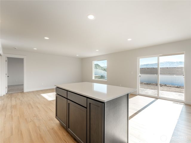 2480 Noah Street SE, East Wenatchee, WA 98802