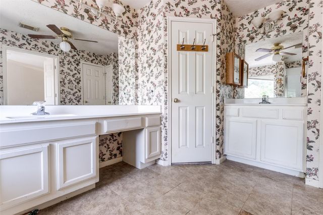 515 Brompton Lane, Highlands, TX 77562