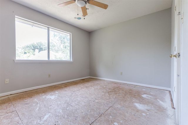 515 Brompton Lane, Highlands, TX 77562
