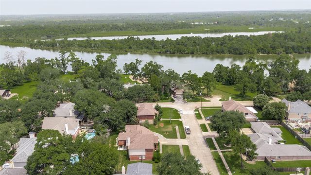 515 Brompton Lane, Highlands, TX 77562