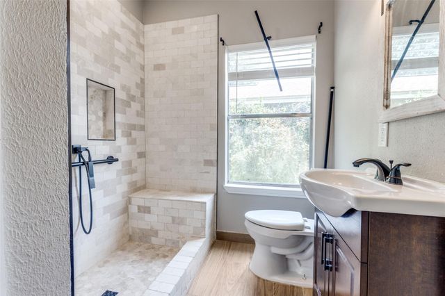 515 Brompton Lane, Highlands, TX 77562